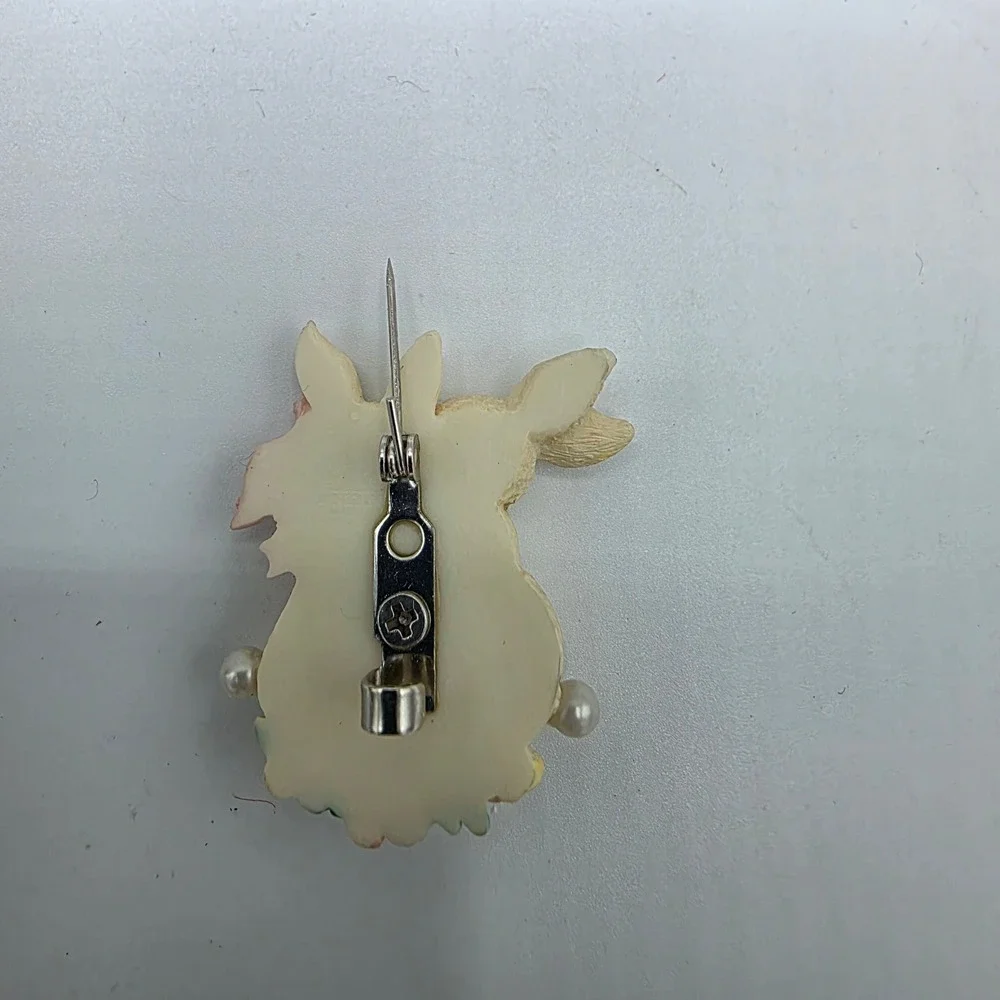 Avon‎ Womens Novelty Bunny Pin Floral Pearl Tails Vintage 1999 Cottagecore OS